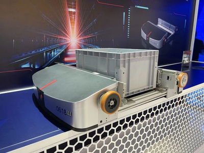 機(jī)器人大會七大亮點(diǎn)揭秘 鄧麗君現(xiàn)場“復(fù)活”、130只機(jī)器狗群舞與物流軟件研發(fā)